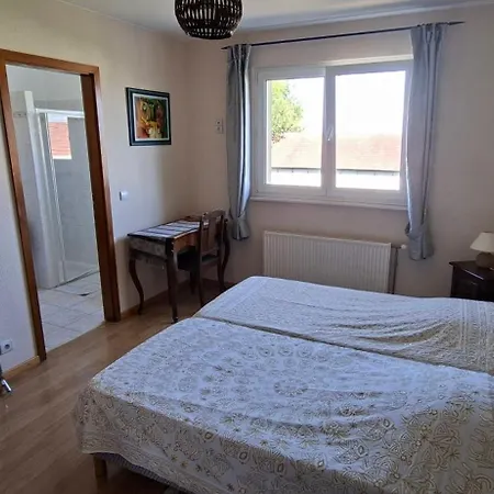 D'hotes Les Chateaux فندق مبيت وإفطار 3*