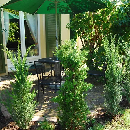 فندق مبيت وإفطار D'hotes Les Chateaux 3*